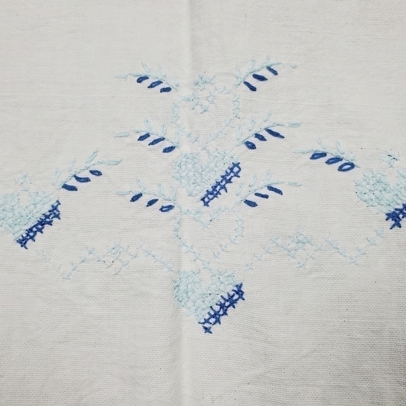 Embroidered Table Runner Dresser Scarf Heart Crochet Lace Blue White Vintage 36" - Picture 6 of 9